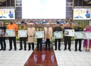 Dukung Pengembangan Pendidikan, Aliong Mus Raih Penghargaan dari Unkhair Ternate