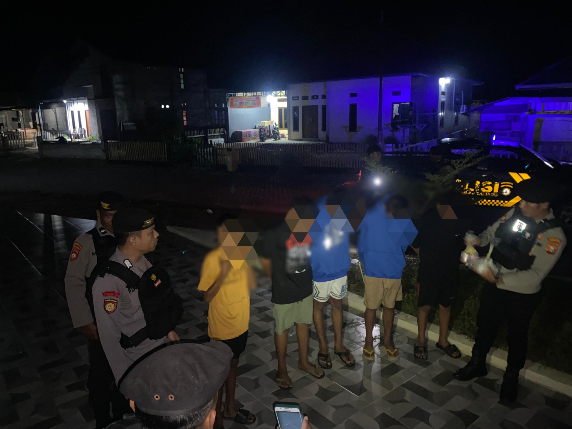 Negara Kasih Gizi, Pelajar Pilih Lem: Aibon–Fox Ikut Jadi “Menu” BeautyPlus_20260413085319355_save