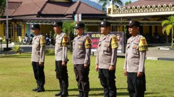Kapolres Singkawang Berikan Penghargaan kepada Bhabinkamtibmas Berprestasi, Apresiasi Dedikasi untuk Masyarakat dan Ketahanan Pangan