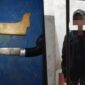 Terduga pelaku dan barang bukti sajam yang diamankan