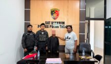 Saat terduga pelaku diamankan ke Polres Pulau Taliabu oleh personel polsek siap gela