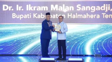 Dukung Peningkatan SDM di Daerah, Bupati Halteng Ikram M. Sangadji Raih Penghargaan Mitra Individu Terbaik Universitas Terbuka 2026