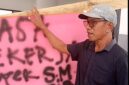 Saat Andreas Memalang Ruangan Kelas SMK Negeri 1 Pulau Taliabu