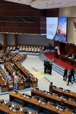 DPR Sahkan UU Pelindungan Ketenagakerjaan, Ini Poin Penting bagi Pekerja