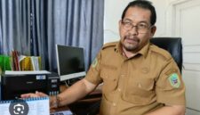 Photo ist: Kepala Dinas Nakertrans Halmahera timur (Richard Sangadji) 