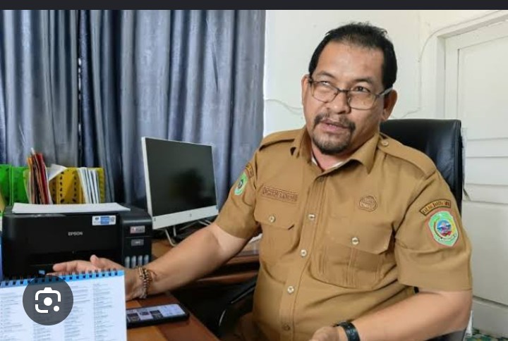 Photo ist: Kepala Dinas Nakertrans Halmahera timur (Richard Sangadji) 